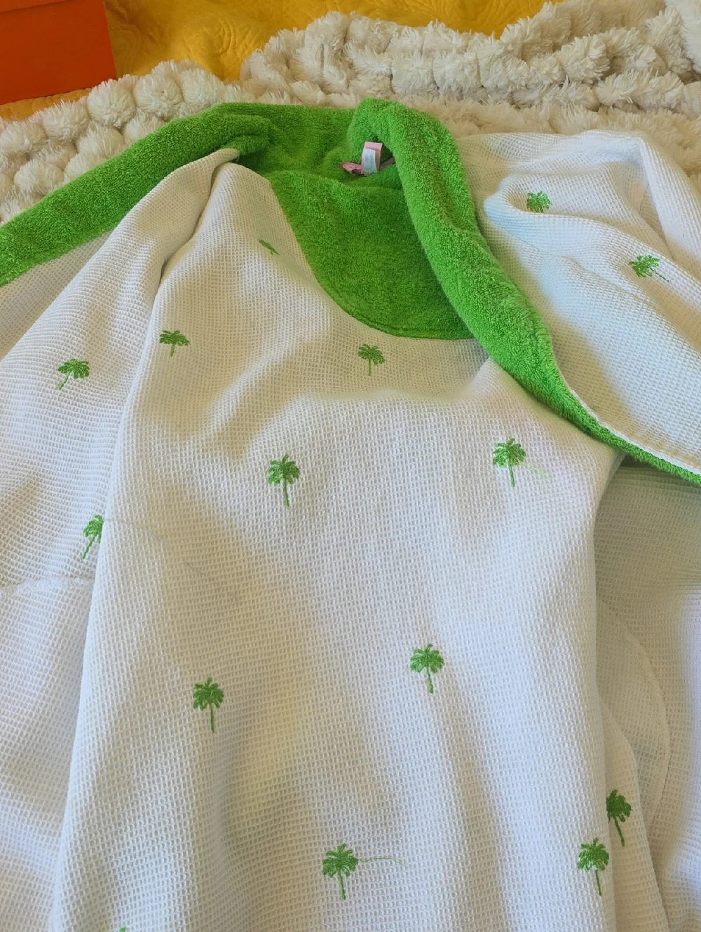 Lilly Pulitzer Soft Comfortable Robe - Picture 3 of 3